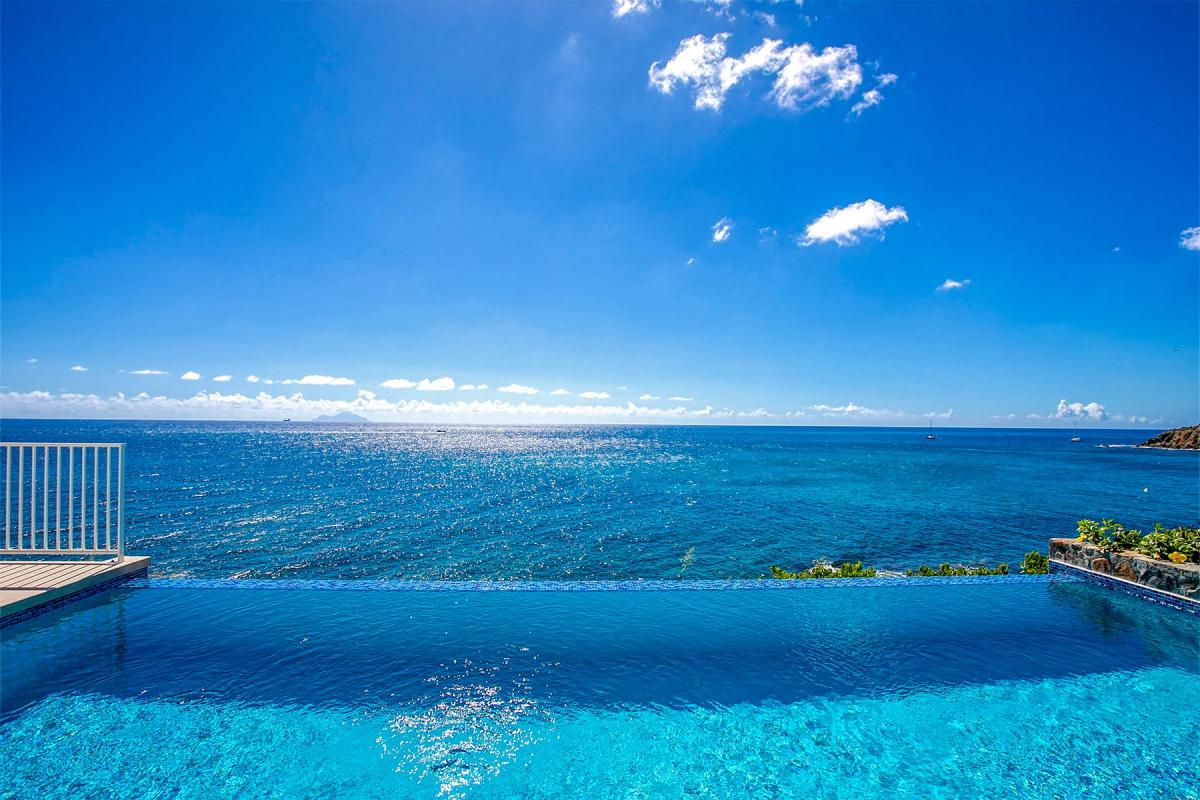 Location villa St Martin - Piscine à debordement